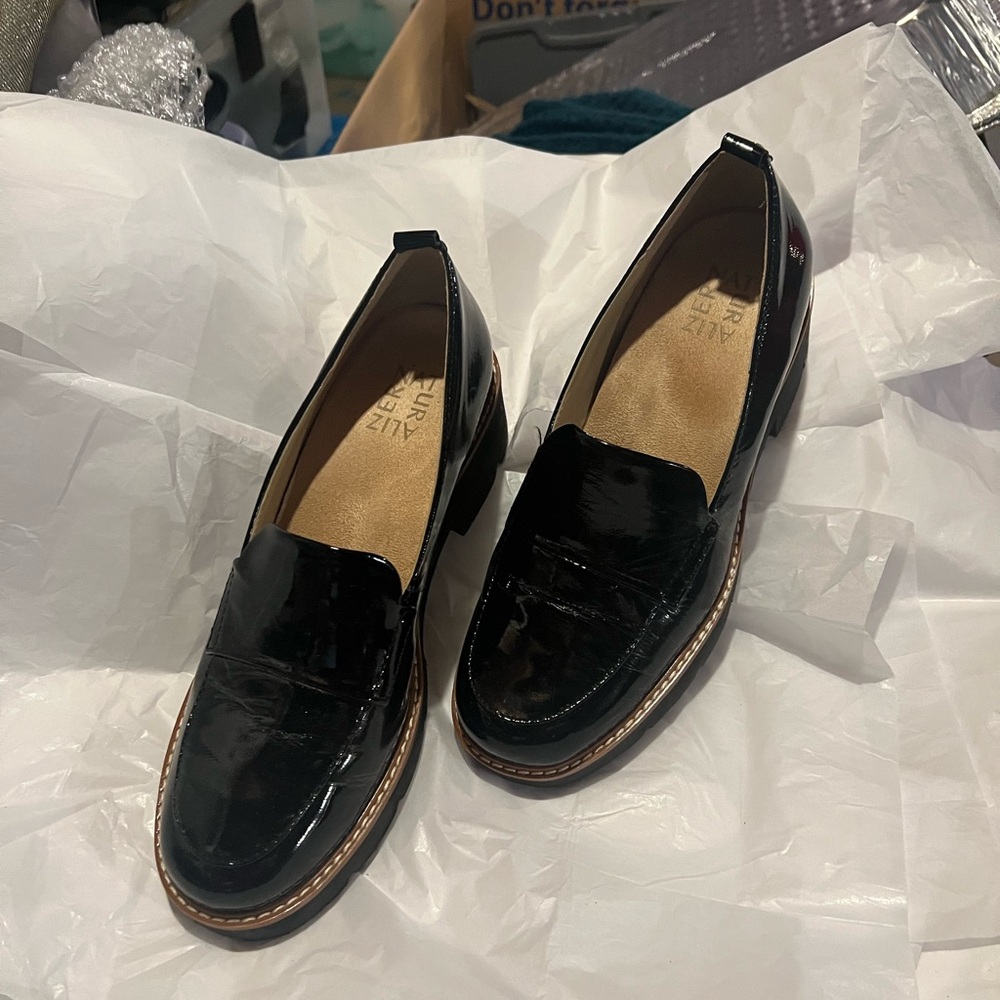 Naturalized black patent leather loafer